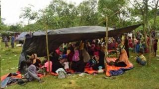 Aba Rohingya babarirwa mu bihumbi, biganjemo abagore n'abana, bamaze guhungira muri Bangladesh guhera ku wa gatanu