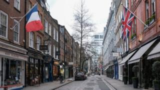 Londra'nın en işlek bölgelerinden Covent Garden'da sokaklar bomboş