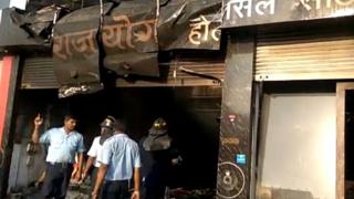 साडी सेंटरला आग
