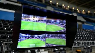 L'arbitrage vidéo sera utilisée pour la première fois en Afrique samedi.