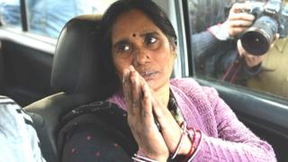 નિર્ભયાનાં માતાની તસવીર