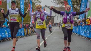 2017: Runners go over the finishing line