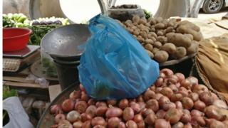 বাংলাদেশে বাজারে গেলেই দেখা যায় পলিথিন