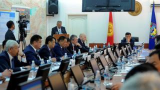Республикада жаралган өзгөчө кырдаал боюнча бүгүн кыргыз өкмөтү жыйынга чогулуп, табигый кырсыктардын алдын алуу маселеси талкууланды