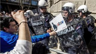 Демонстранты и полиция
