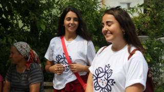 Bahar Aldanmaz (solda) ve İlayda Eskitaşçıoğlu