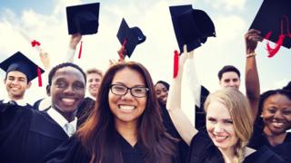 Jóvenes graduandos
