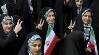 فتيات إيرانيات