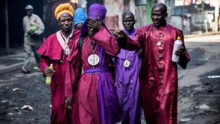 People wey dey go Legio Maria Church dey react as tear gas wey police use scatter I-no-gree-people for Mathare, Nairobi, Kenya enter dia eyes on Thursday 26 October 2017