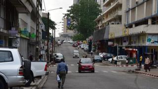 Une rue d'Abidjan, la capitale ivoirienne