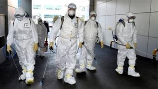 Umubare w'abemejwe ko banduye coronavirus muri Koreya y'Epfo wariyongereye cyane mu minsi ibiri ishize