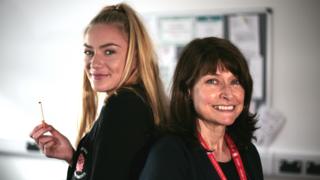 Emma Howard ac Anne Andrews,