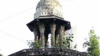 An image of a fountain in South Mumbai from the colonial-era.