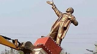 బెలోనియాలో లెనిన్ విగ్రహం కూల్చివేత