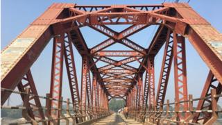 চট্টগ্রাম কালুরঘাট সেতুর ভগ্নদশা।