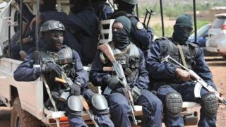 L'Ong américaine, qui a également pointé du doigt l'armée du Burkina Faso, a évoqué l'existence de trois fosses communes
