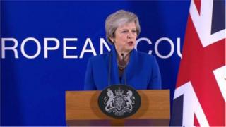 Theresa May est critiquée même dans son propre parti à cause du Brexit, le processus de retrait du Royaume-Uni de l'UE.