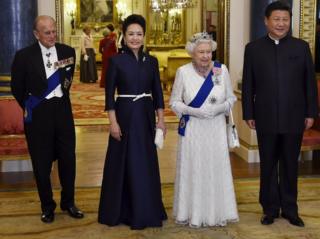 Королева и принц Филипп вместе с президентом Китая Си Цзиньпином и его женой, Пэн Лиюань,