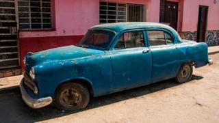 Un homme âgé actuellement de 76 ans a retrouvé sa voiture dans un garage à Francfort alors qu'il l'avait perdue il y a 20 ans.