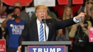 Vyiteze ko Prezida wa Amerika Donald Trump aramenyesha ikigiye guhinduka muri politike yerekeye igihugu ca Cuba, no gukaza ibihano vy'uruja n'uruza vyari vyaragabanijwe inguvu na prezida Obama