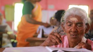 கேரளா 96 வயது மாணவியின் வெற்றிக் கதை