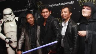 Image of Indonesian actors at premiere of Star Wars: The Force Awakens - December 2015