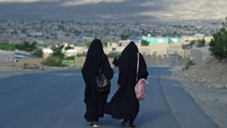 women-walking-in-street-afghanistan.