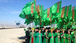 People attend opening ceremony of railway link to Afghanistan in Ymamnazar customs control point, 28 November 2016