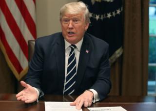 Trump habla en el Despacho Oval.