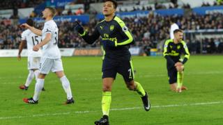 Alexis Sanchez, l'un des meilleurs buteurs de Premier League, avec 14 réalisations, jubile après un but marqué