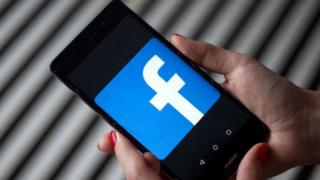 Dad badan ayaa walaac ka qaba xogtooda gaarka ah ee facebook