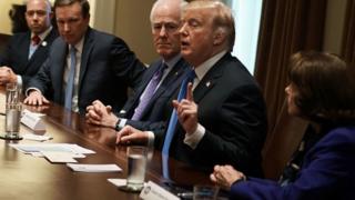 Trump pelu awon asofin amerika