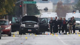 Policiais em cena de tiroteio na cidade de San Bernardino