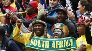Des supporters de l'équipe dus-africaine de football