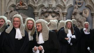 Jueces con pelucas en Inglaterra.