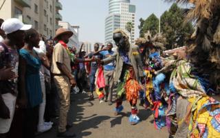 በዚሁ ፌስቲቫል ላይ ሌላኛው ተወዛዋዥ ደግሞ ሞቅ ያለ አቀባበል ገጥሞታል