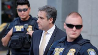 Cohen deixando tribunal em Nova York