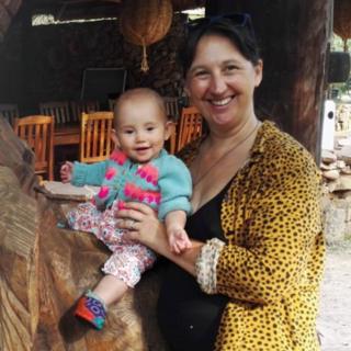 Claire Bell y Fintry