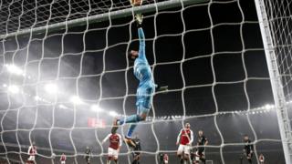 David de Gea ya tunkude kwallo sau 14 a wasan.