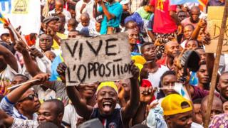 Taageerayaasha mucaaradka ayaa sheegay in aanay ogolaan doonin in Mr Kabila uu sii hayo xafiiska wixii ka dambeeya dhammaadka sanadka