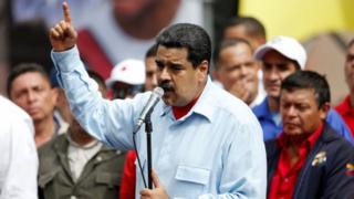 Президент Николас Мадуро выступает во время митинга с проправительственными членами сектора общественного транспорта в Каракасе, Венесуэла, 31 мая 2016 года.