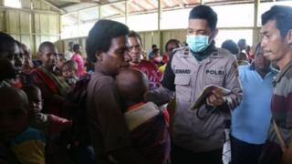 Dari 472 pasien yang diperiksa oleh tim kesehatan Polda Papua, 10 diantaranya dievakuasi ke Puskesmas Atsj.