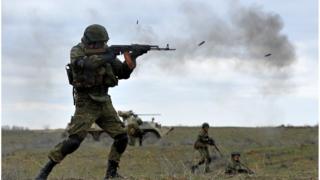 Російські військові на маневрах біля кордону з Чечнею в березні 2015 року