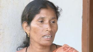 రోదిస్తున్న మహిళ