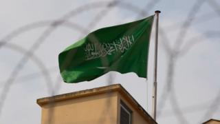 كتاب يقولون إن من حق المواطنين معرفة الحقائق بشفافية