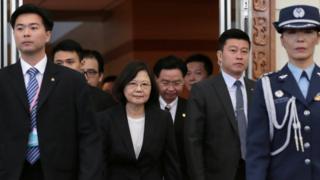 台湾总统蔡英文周六早上从桃园机场出发前往美国休斯敦。