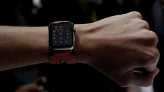 Apple 'working on non-iPhone Apple Watch' - BBC News