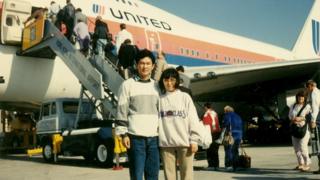 1989年11月21日,项小吉与妻子流亡美国