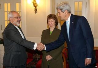 Waziri wa maswala ya Kigeni nchini Marekani John Kerry na mwenzake wa Iran Javad Zarrif