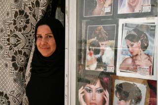 Jumana Najim Abdullah é cabeleireira
